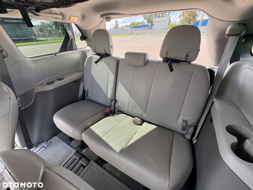 Toyota Sienna 3.5 V6 - 13