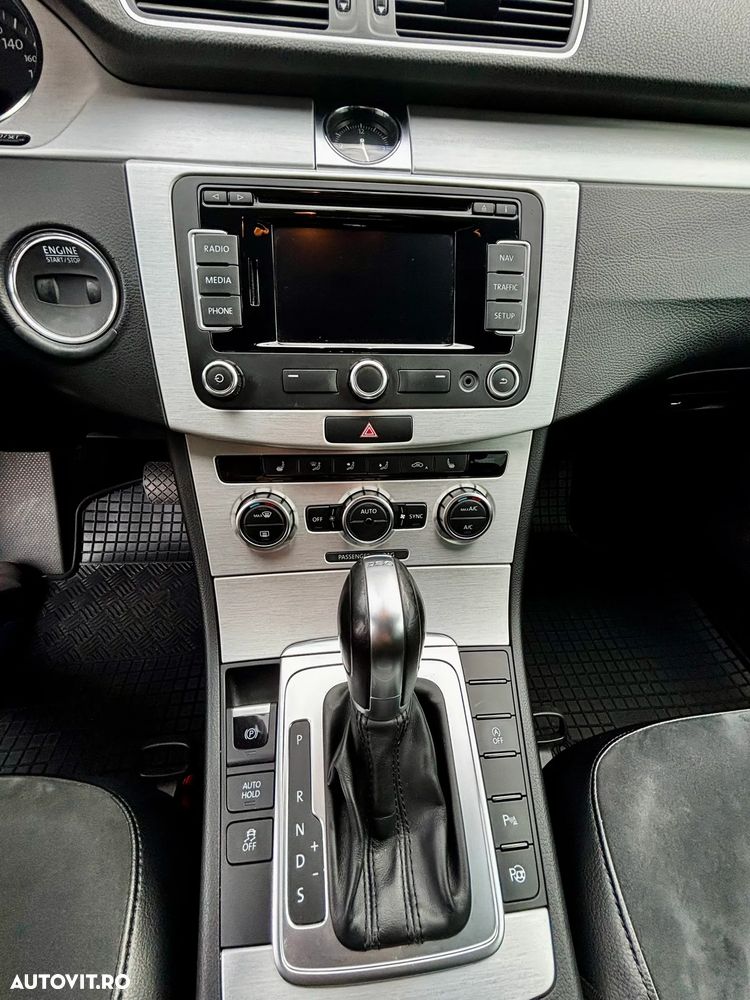 Volkswagen Passat Variant 2.0 TDI BlueMotion Technology DSG Highline - 15