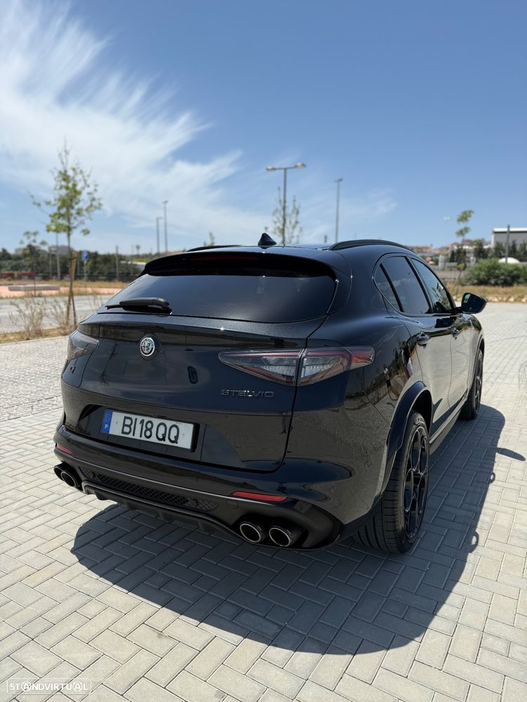 Alfa Romeo Stelvio V6 2.9 Bi-Turbo AT8-Q4 Quadrifoglio - 4