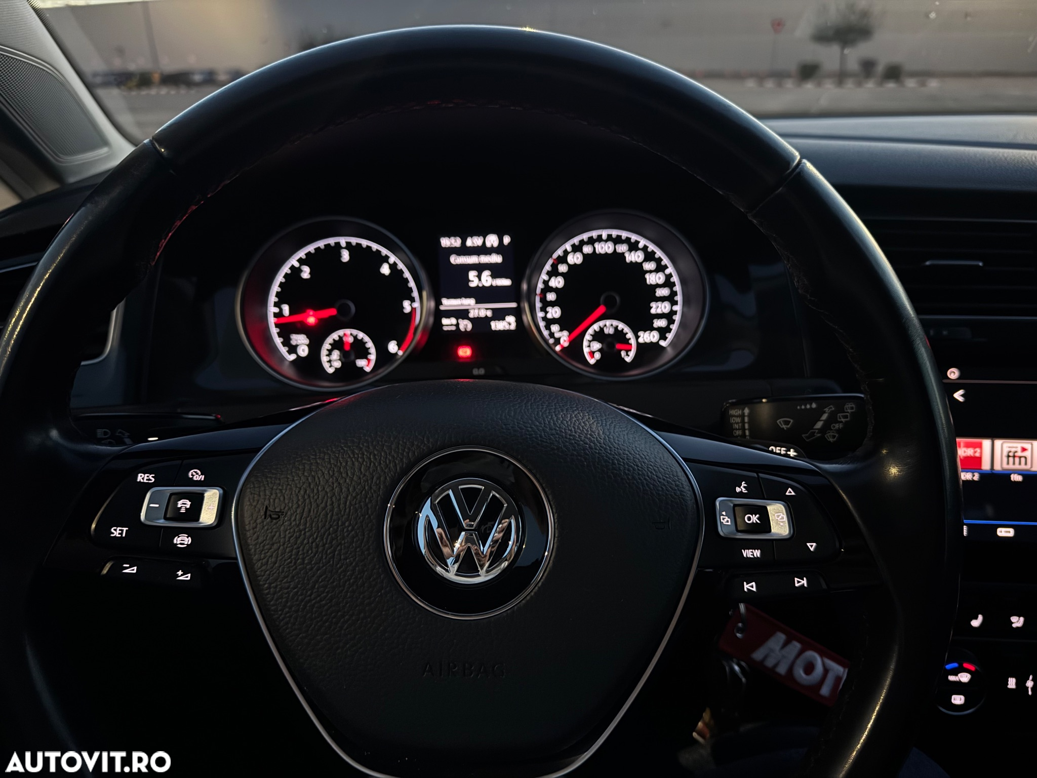 Volkswagen Golf 2.0 BlueTDI DSG Highline - 17