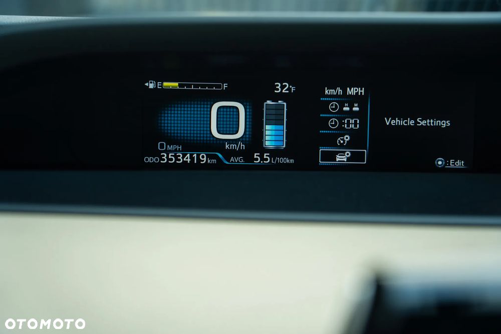 Toyota Prius 1.8 HSD Premium - 15