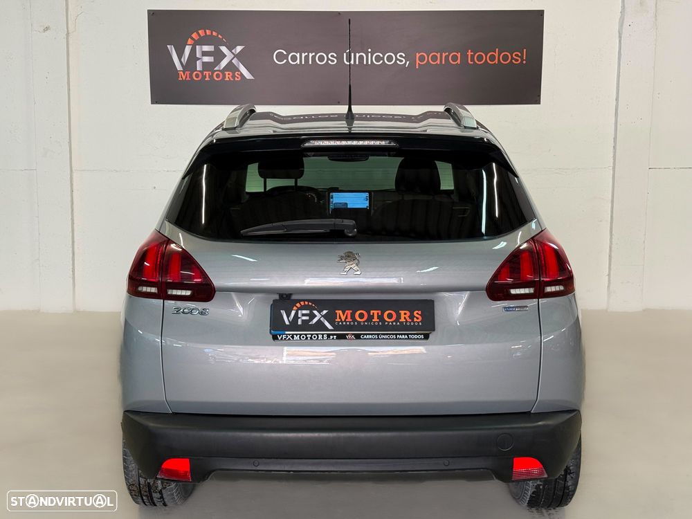 Peugeot 2008 1.2 PureTech Allure - 11
