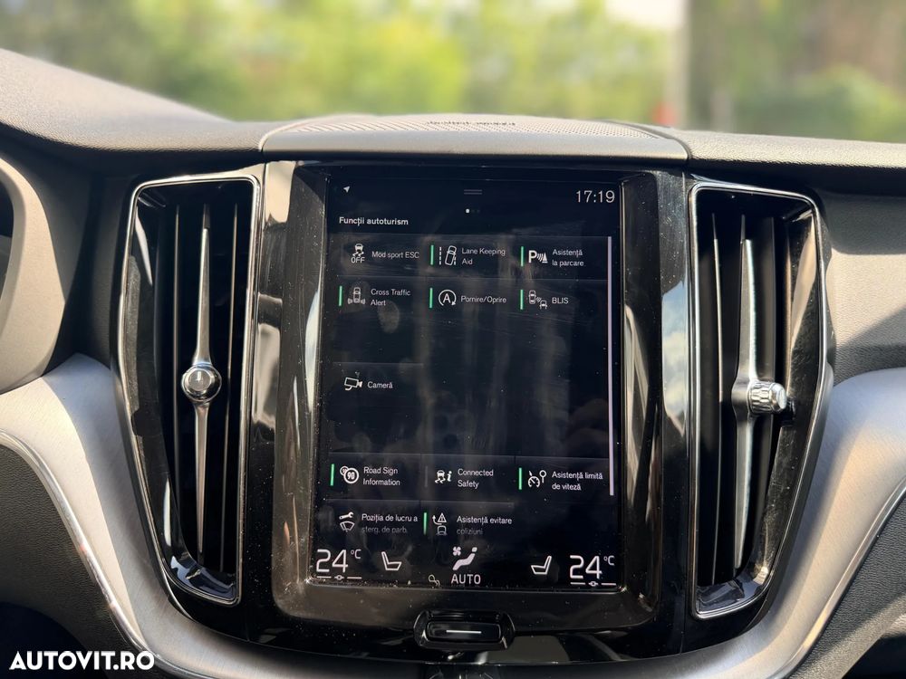 Volvo XC 60 B4 MHEV AT8 AWD Momentum Pro - 16