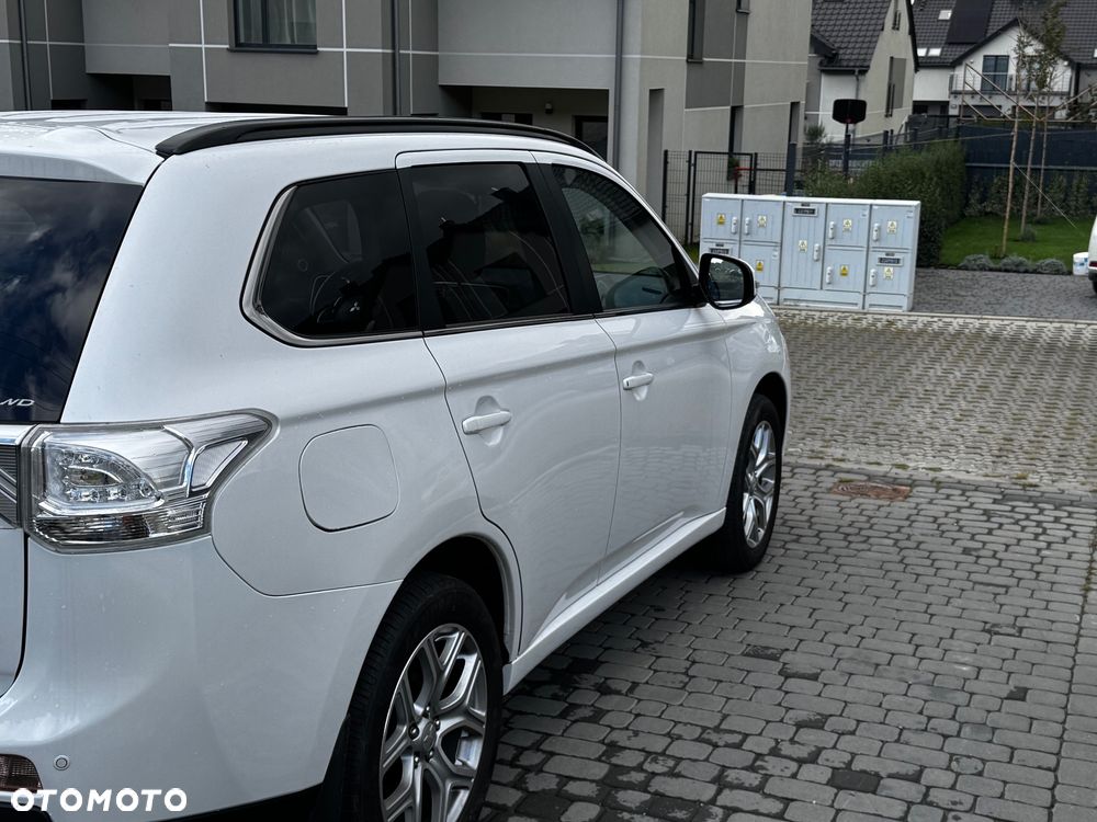 Mitsubishi Outlander PHEV Instyle NAVI + - 7