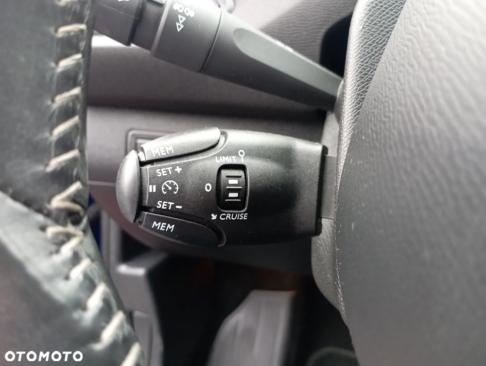 Peugeot 308 1.2 PureTech Allure S&S EAT6 - 23