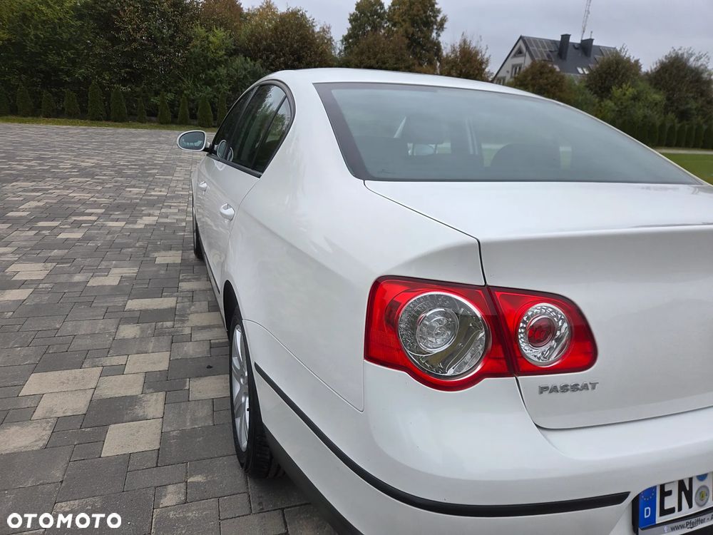 Volkswagen Passat 1.6 Exclusive - 17