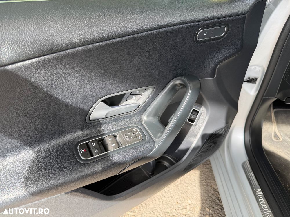 Mercedes-Benz A 180 Sedan 7G-DCT - 19