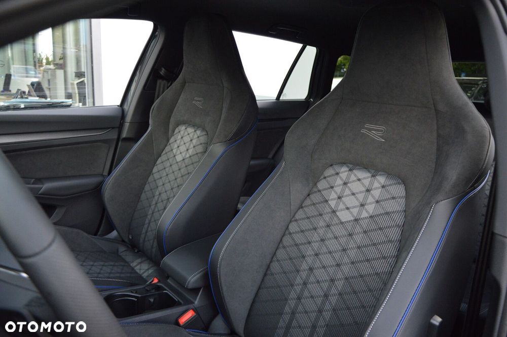Volkswagen Golf - 10