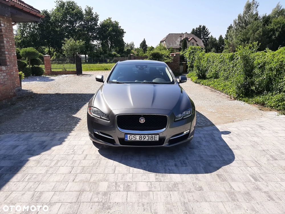Jaguar XJ 3.0 V6 Kompressor AWD R-Sport - 2