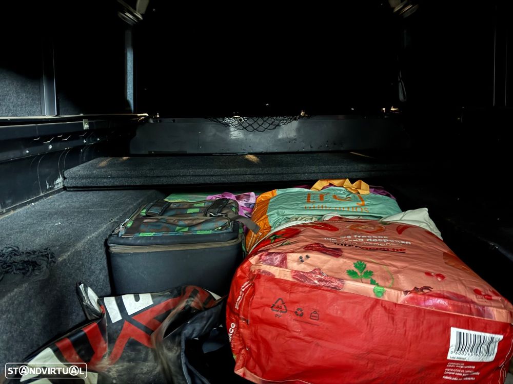 Land Rover Defender - 21