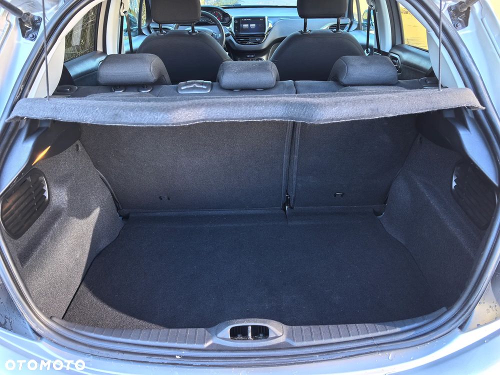 Peugeot 208 82 PureTech Style - 12