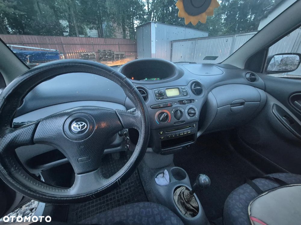 Toyota Yaris 1.0 Base - 11