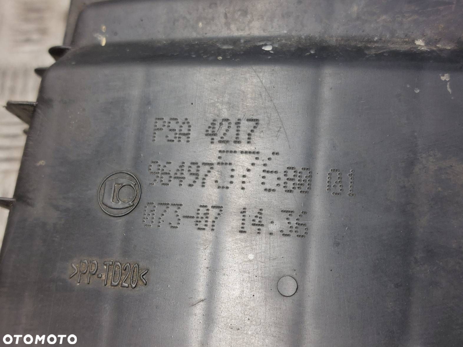 OBUDOWA FILTRA POWIETRZA PEUGEOT 407 I 2.0 16V 9649757680 964975768001 - 2