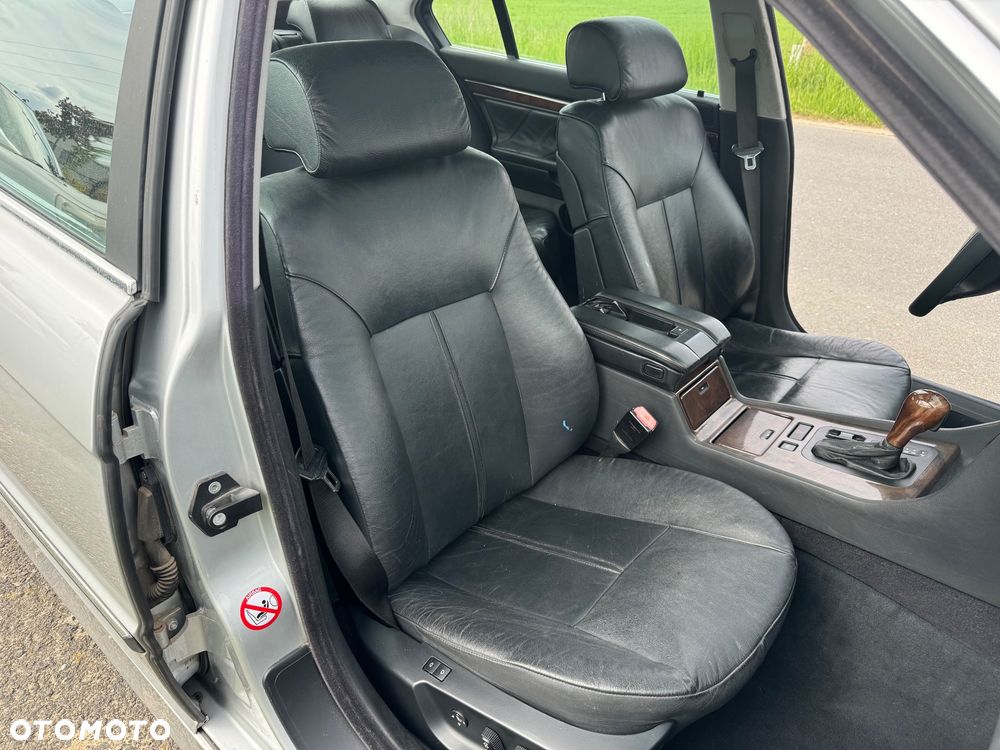 BMW Seria 7 740i - 12