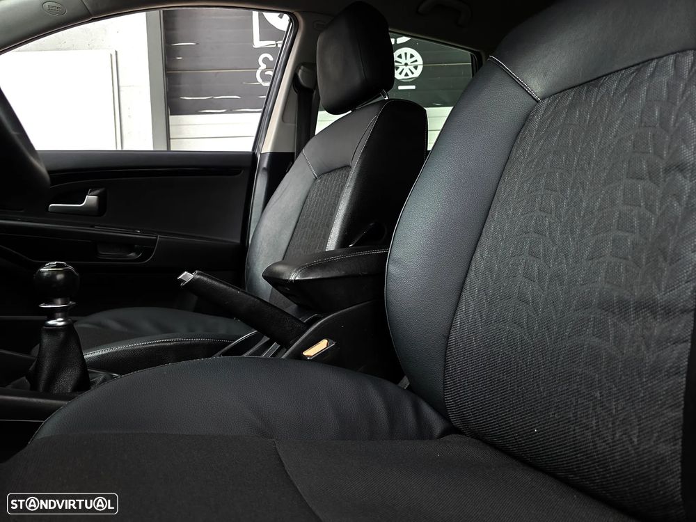 Kia Ceed SW 1.6 CRDi EX ISG - 50