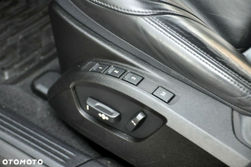 Volvo V40 - 23