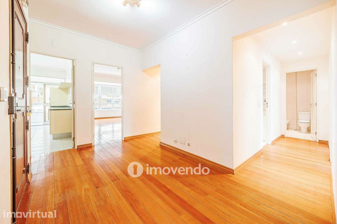 Apartamento T3, com estacionamento, na Portela - Grande imagem: 2/46
