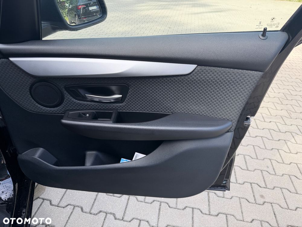BMW Seria 2 218d - 12