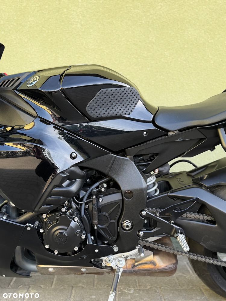 Yamaha R1 - 29
