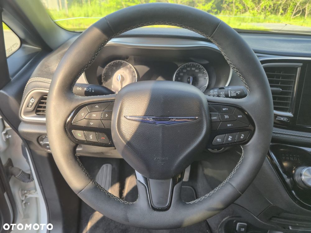 Chrysler Pacifica - 15