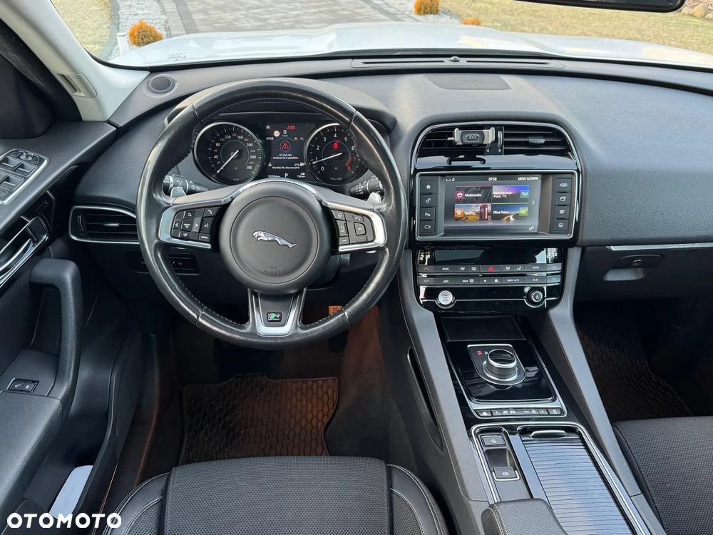 Jaguar F-Pace 2.0 i4P AWD R-Sport - 28
