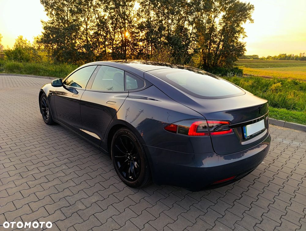 Tesla Model S - 10