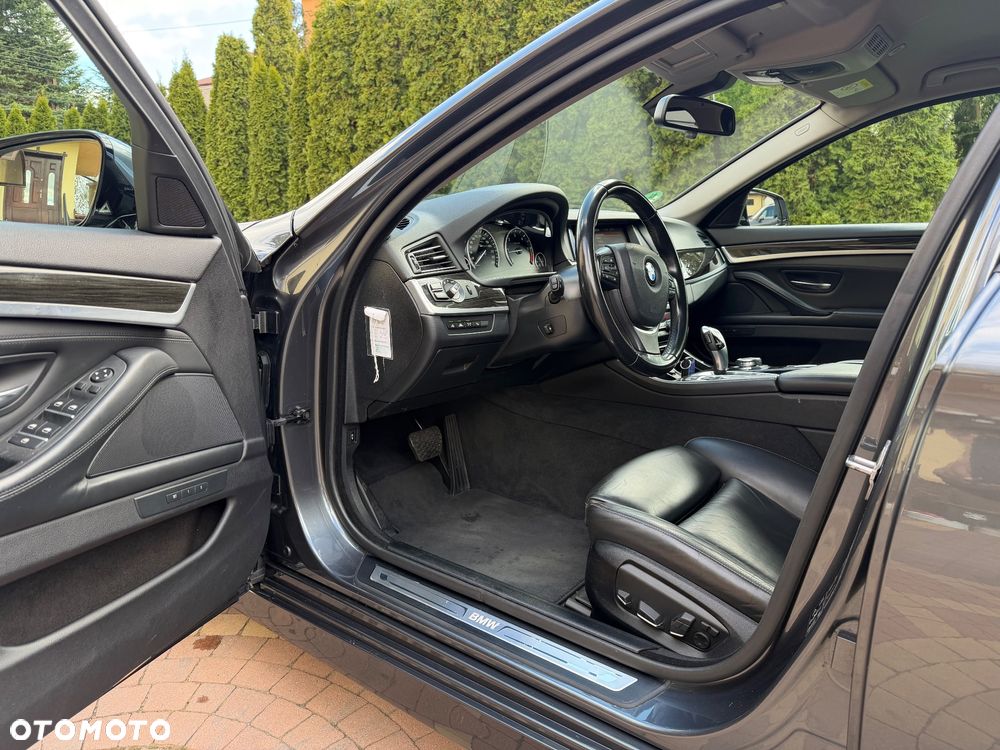 BMW Seria 5 525d xDrive Luxury Line - 18