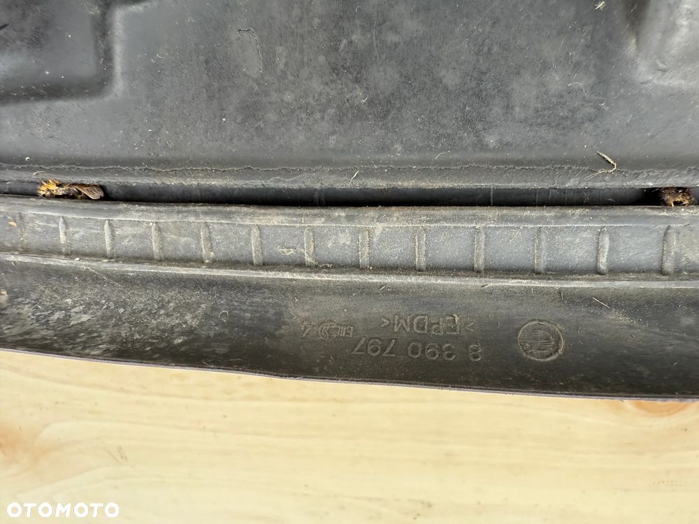 KANAŁ PODSZYBIE WLOT POWIETRZA BMW E38 KLAPKI NAGRZEWNICY NAWIEWÓW 8390380 - 8