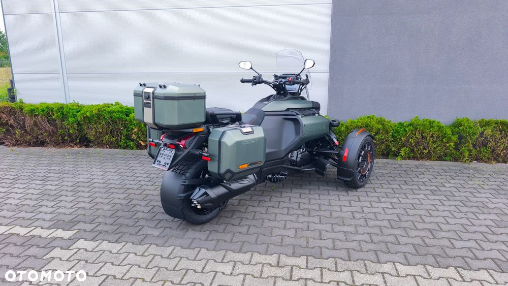 Can-Am Spyder - 8