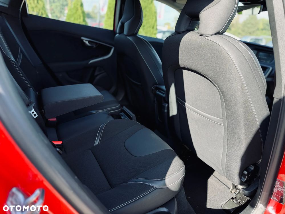 Volvo V40 T2 Momentum - 18