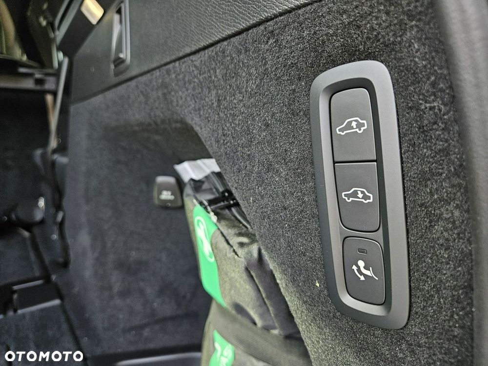 Volvo XC 90 T8 AWD Plug-In Hybrid Ultra Dark 7os - 12