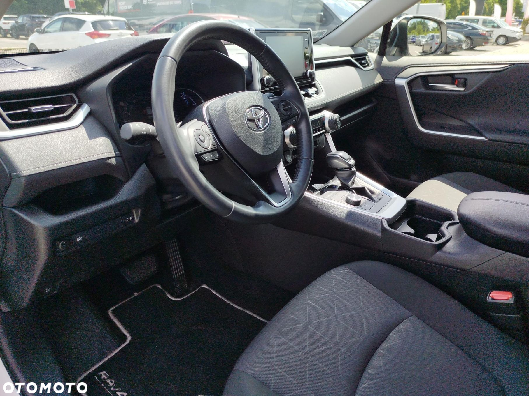 Toyota RAV4 - 10