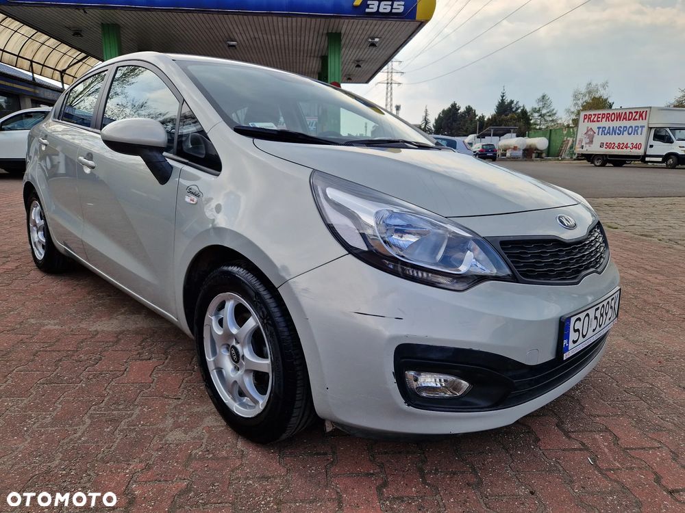 Kia Rio 1.2 L - 6