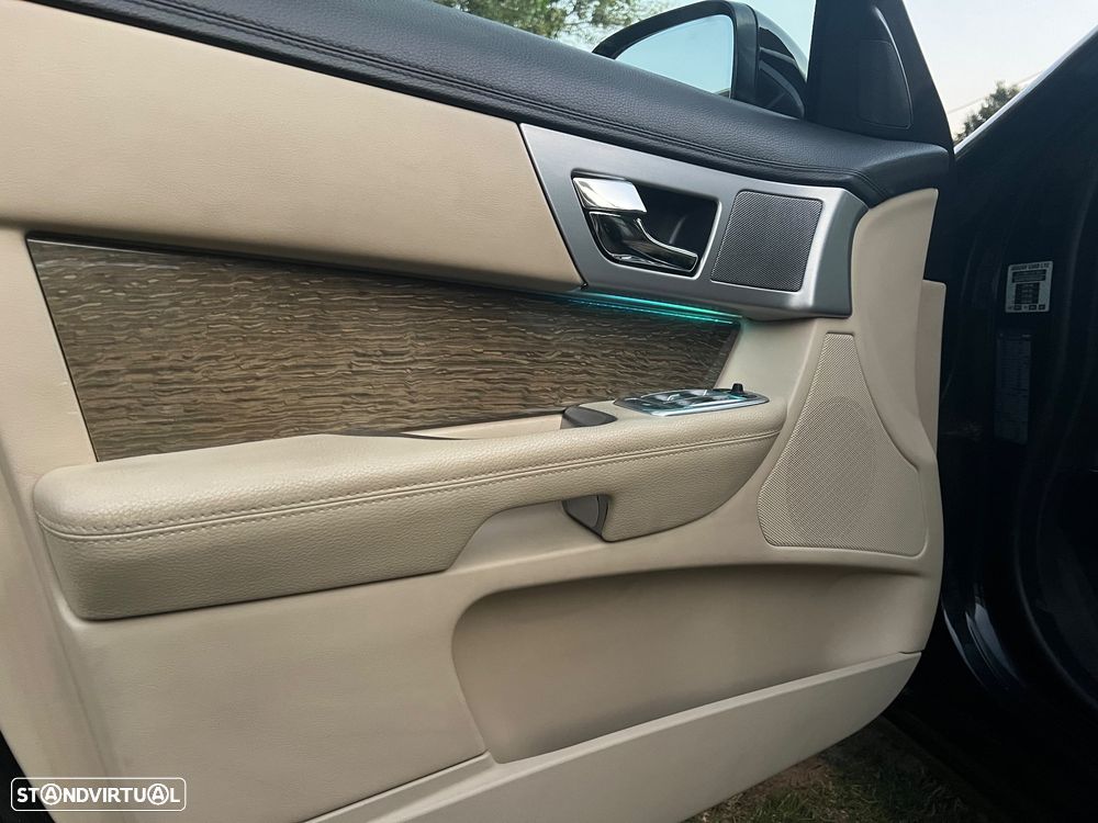 Jaguar XF Sportbrake 2.2 D Premium Luxury - 52