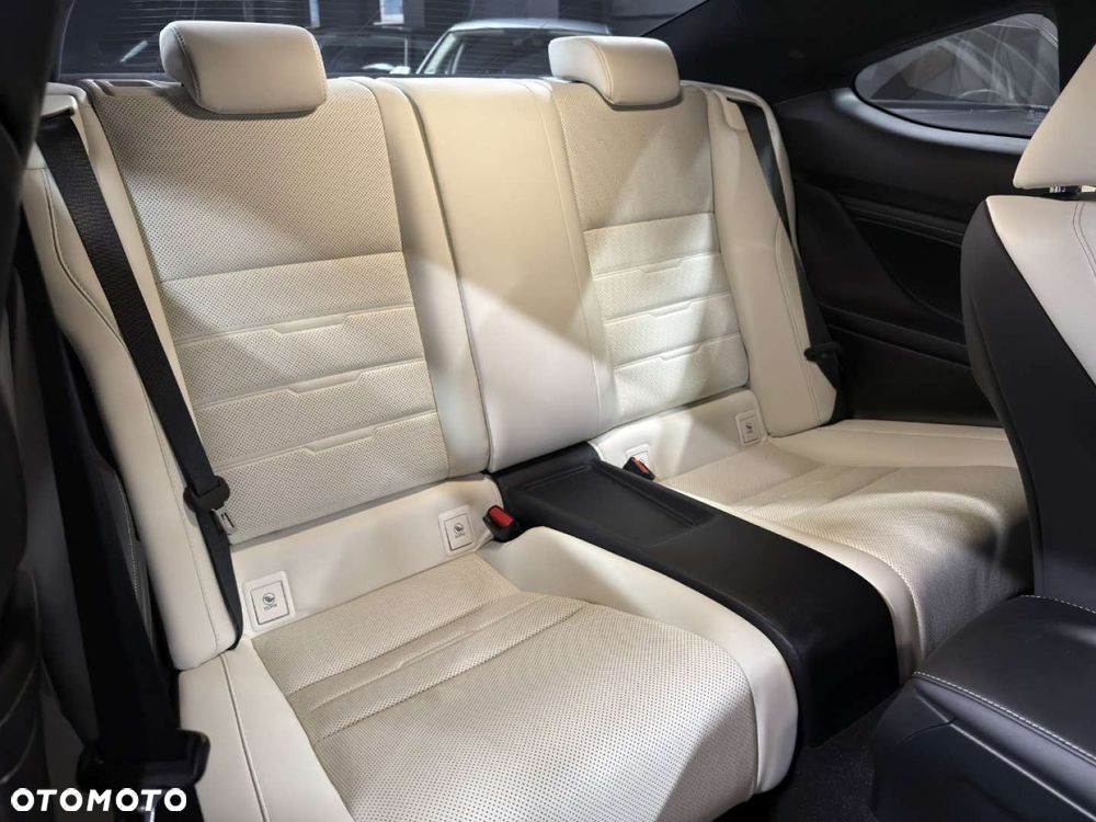 Lexus RC 300h F Sport - 36