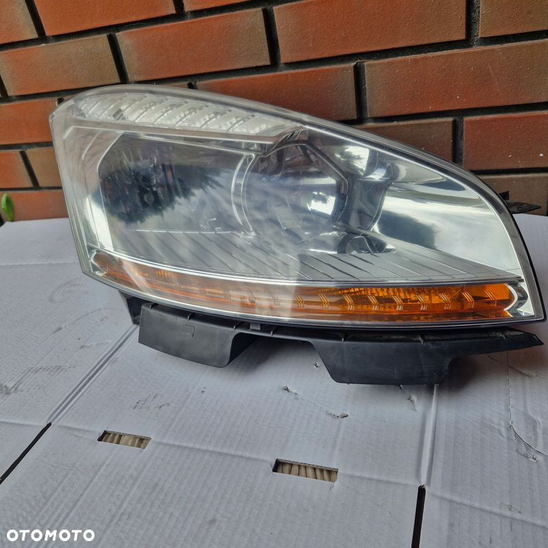 LAMPA PRAWA PRZÓD CITROEN C4 PICASSO - 4