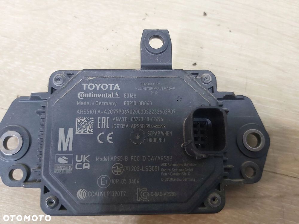 Toyota Yaris IV Radar przód distronic sensor ACC 88210-0D040 - 2