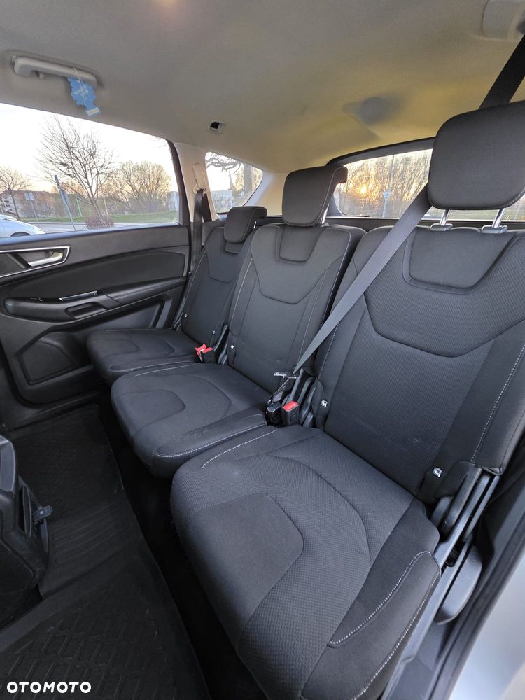 Ford S-Max - 11