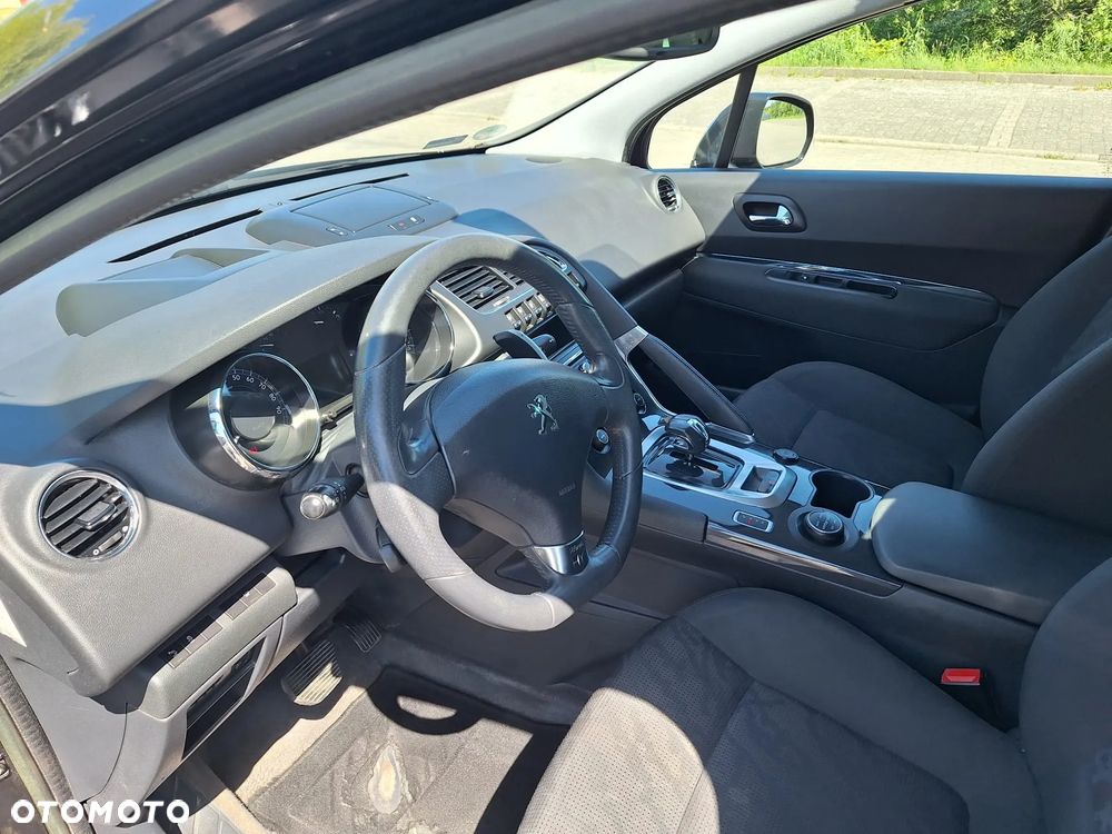 Peugeot 3008 Hybrid4 - 5