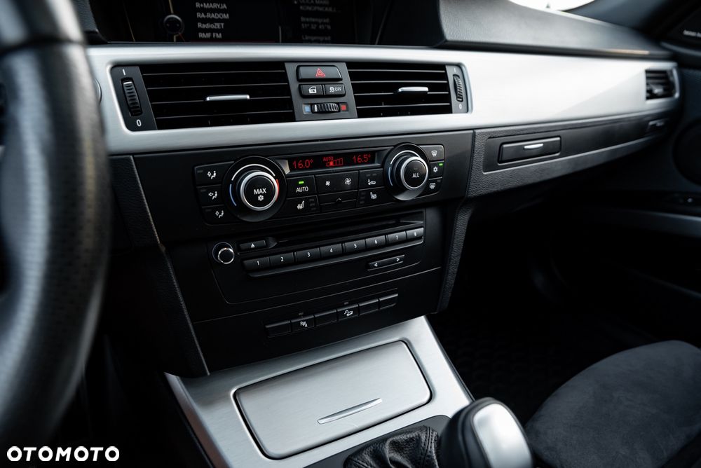 BMW Seria 3 320d xDrive - 31
