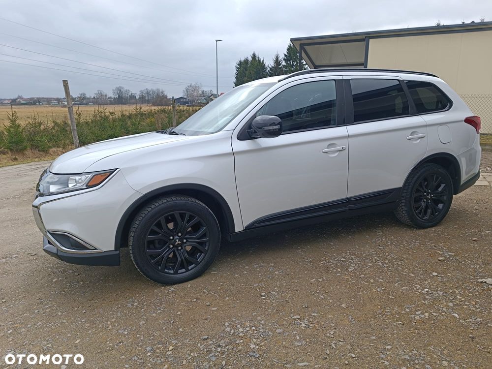 Mitsubishi Outlander - 2