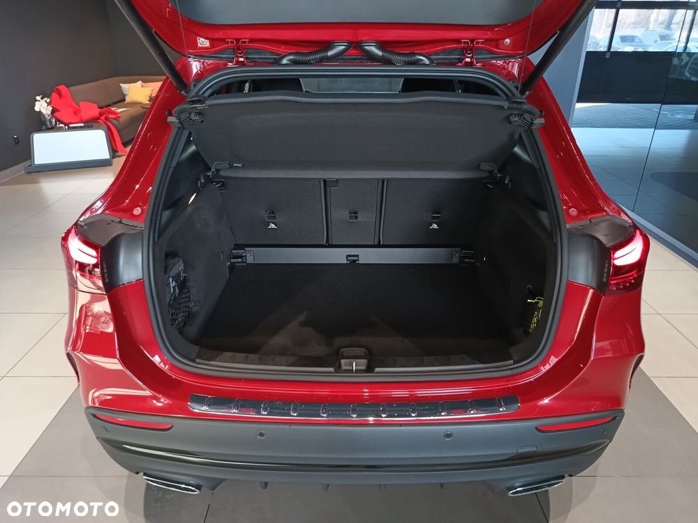 Mercedes-Benz GLA - 11