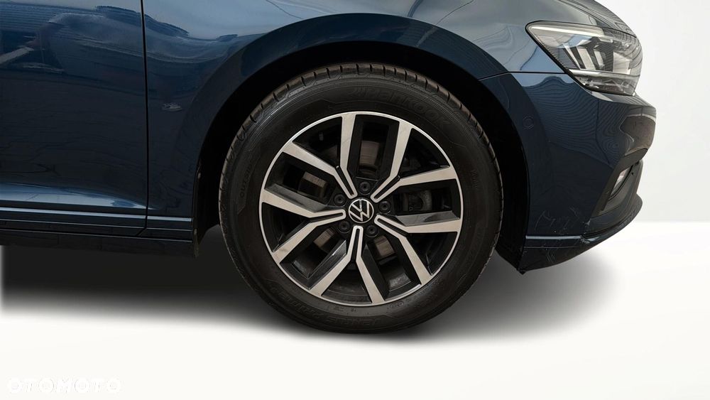 Volkswagen Passat - 16