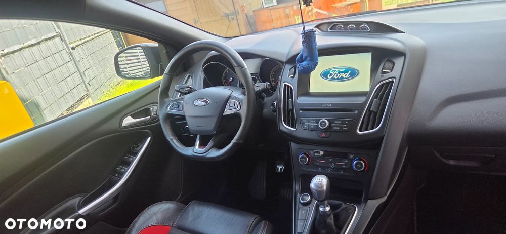 Ford Focus 2.0 EcoBoost ST - 16
