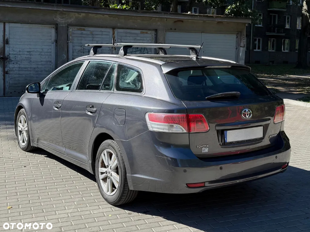 Toyota Avensis - 9