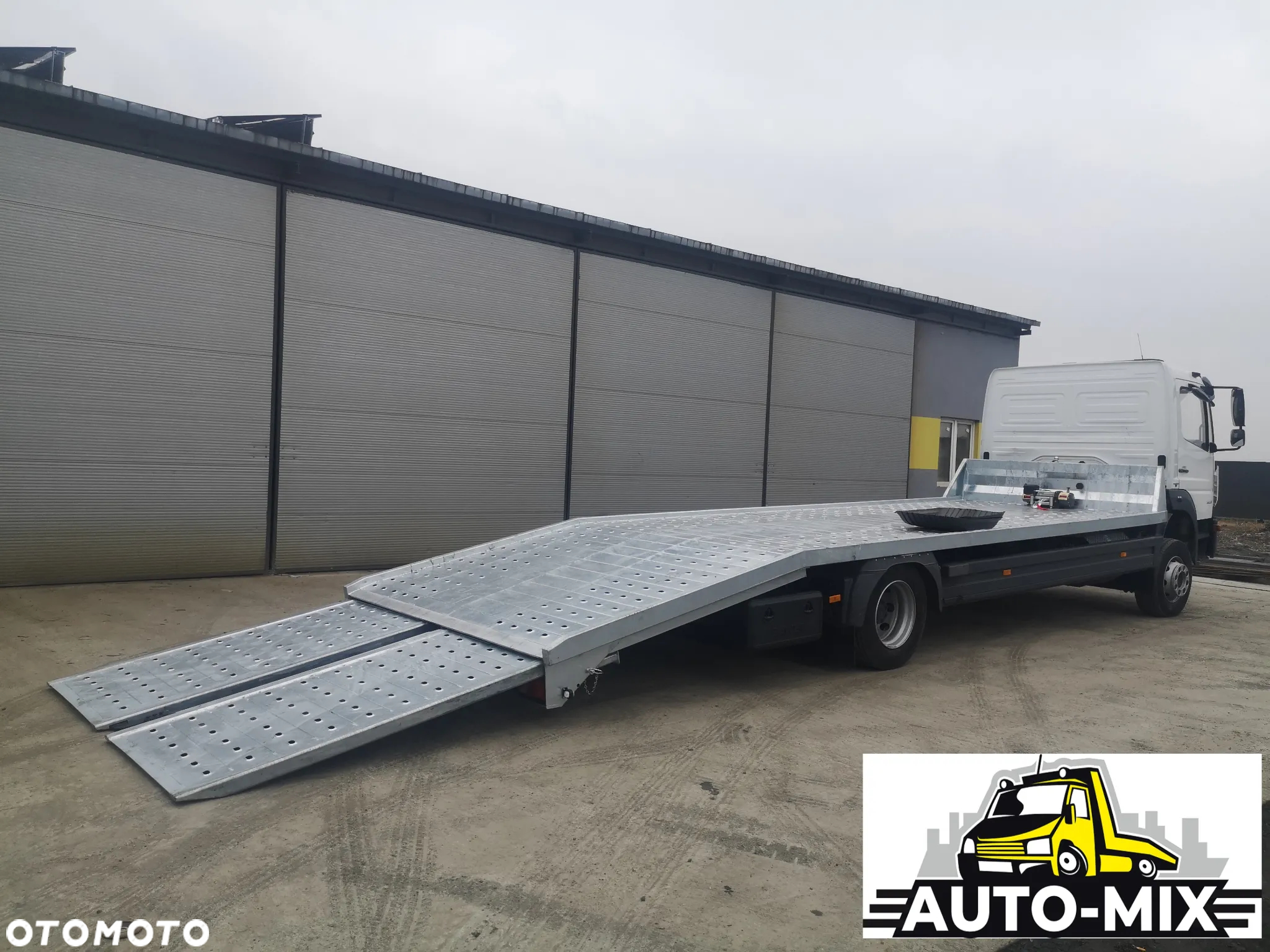Mercedes-Benz zabudowa - najazd wysuw hydrauliczny - 10
