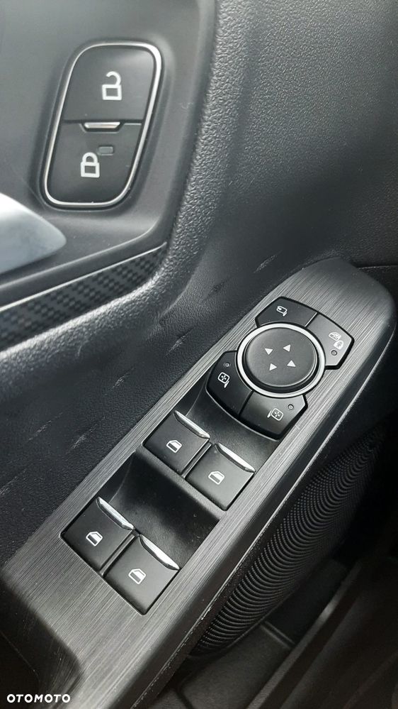 Ford Kuga 1.5 EcoBoost ST-LINE - 19