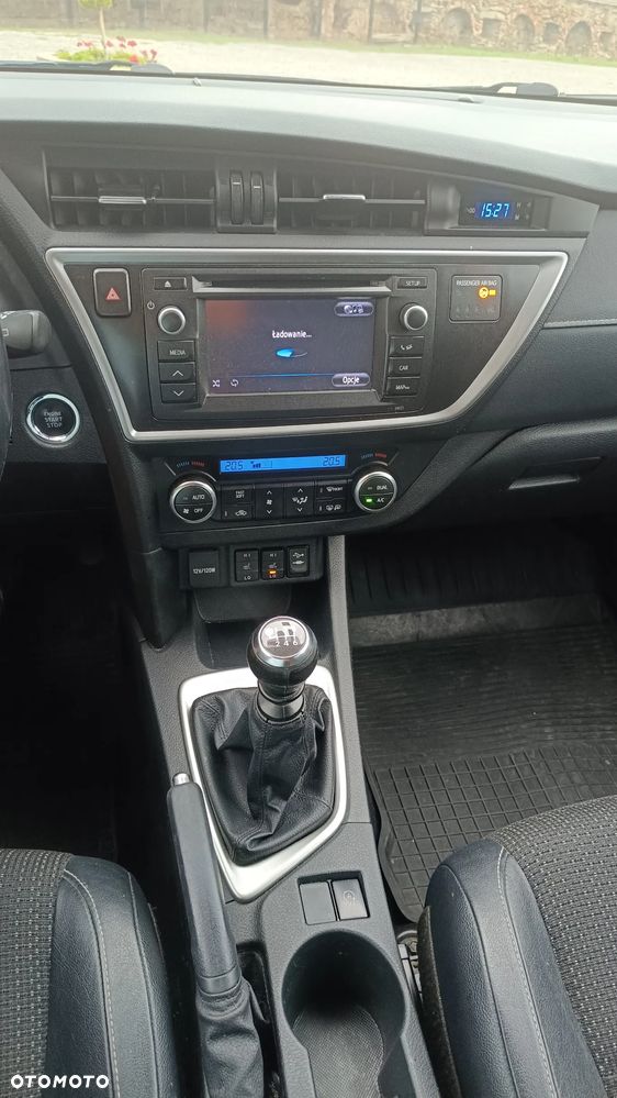 Toyota Auris 2.0 D-4D Premium - 17