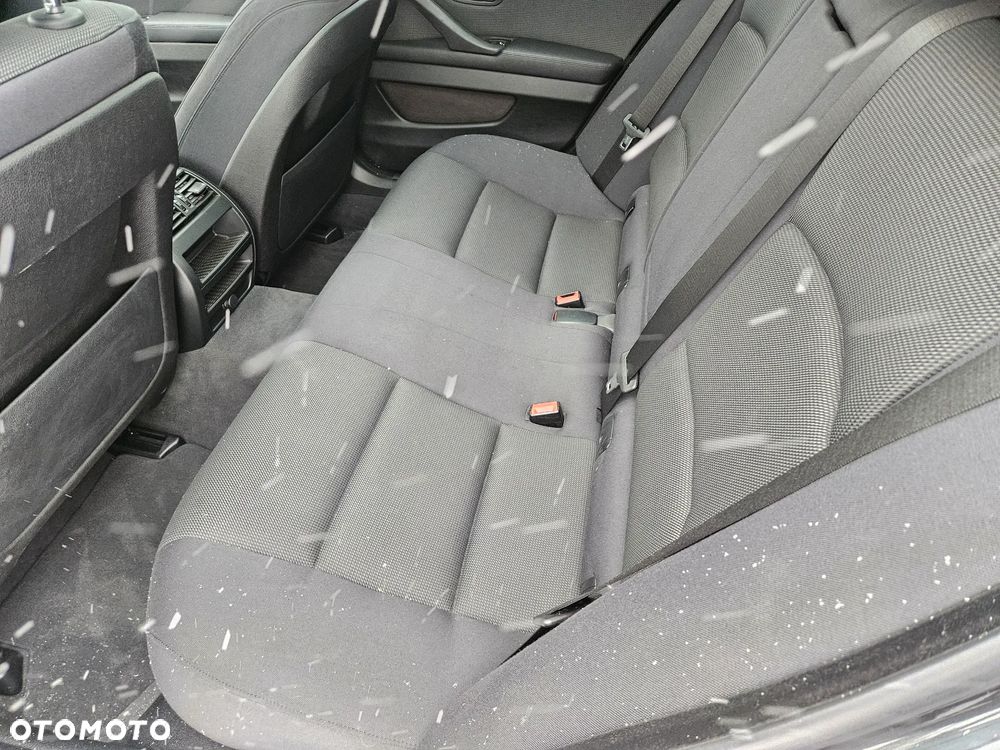 BMW Seria 5 520d xDrive - 23