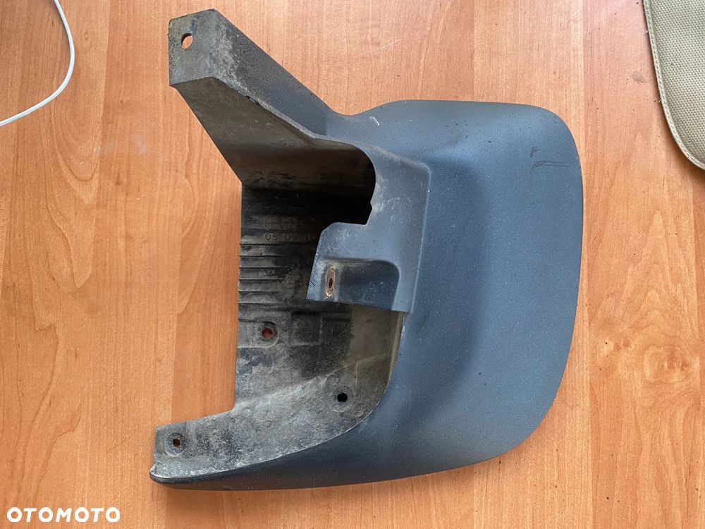 CHLAPACZ OSŁONA BŁOTNIKA PRZEDNI LEWY MITSUBISHI L200 5370B203 - 1